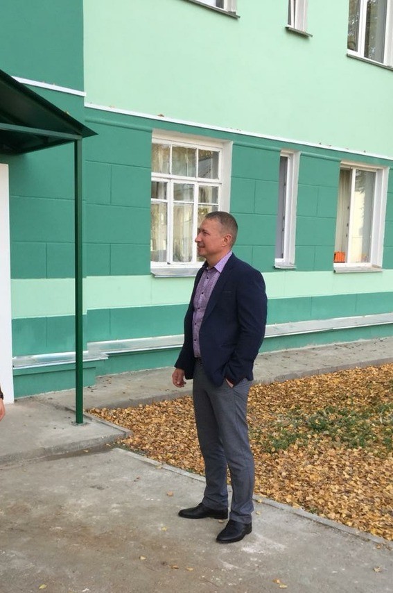 Глава администрации Первомайского района лично проверил качество выполненных работ по ремонту фасада многоквартирного дома