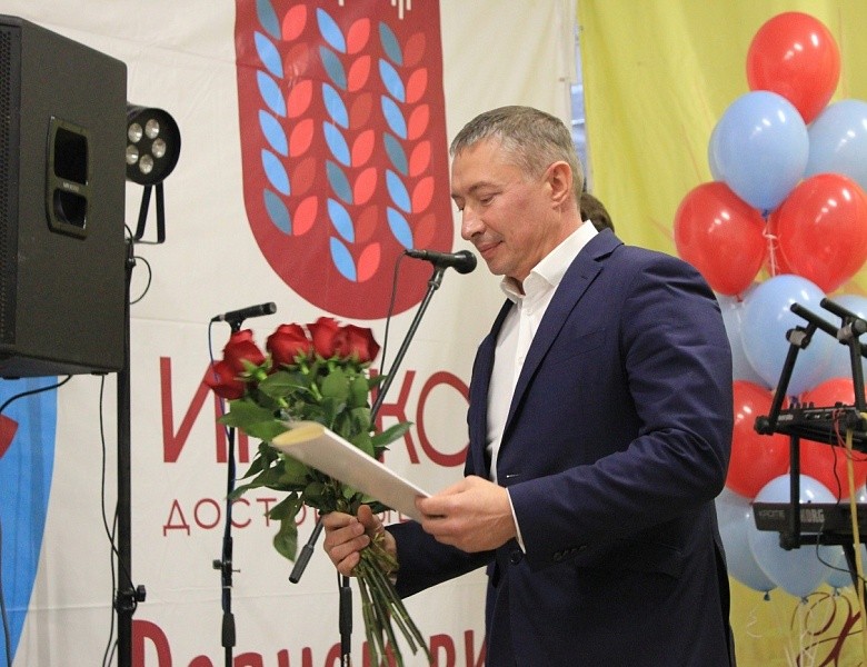 19 октября с 70-летием «Хлебокомбинат «Инской» поздравил глава администрации Первомайского района Виталий Новоселов.