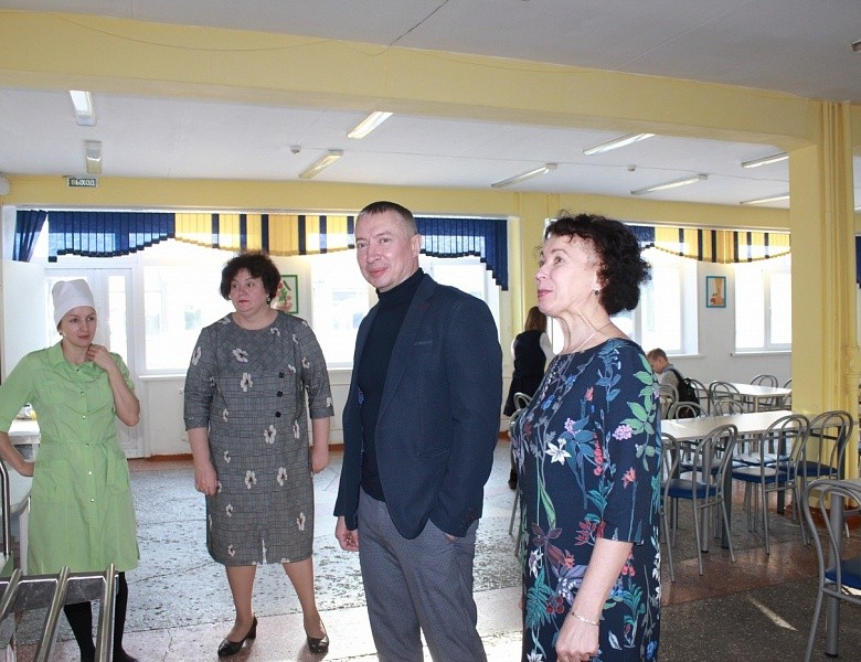 Рабочий визит главы администрации Первомайского района в школьные и дошкольные учреждения района