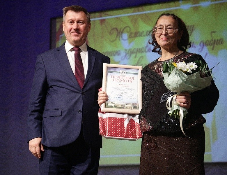 Почётной Грамотой мэра города Новосибирска награждается Каурова Галина Ильинична 