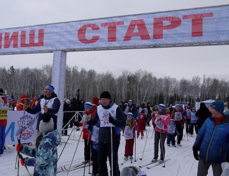Глава администрации Первомайского района принял участие в лыжной гонке "Лыжня России - 2019".
