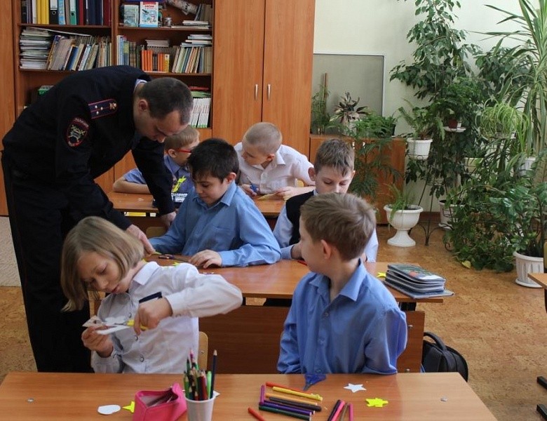 Сотрудники Госавтоинспекции Новосибирска посетили специальные (коррекционные) школы-интернаты во всех районах города