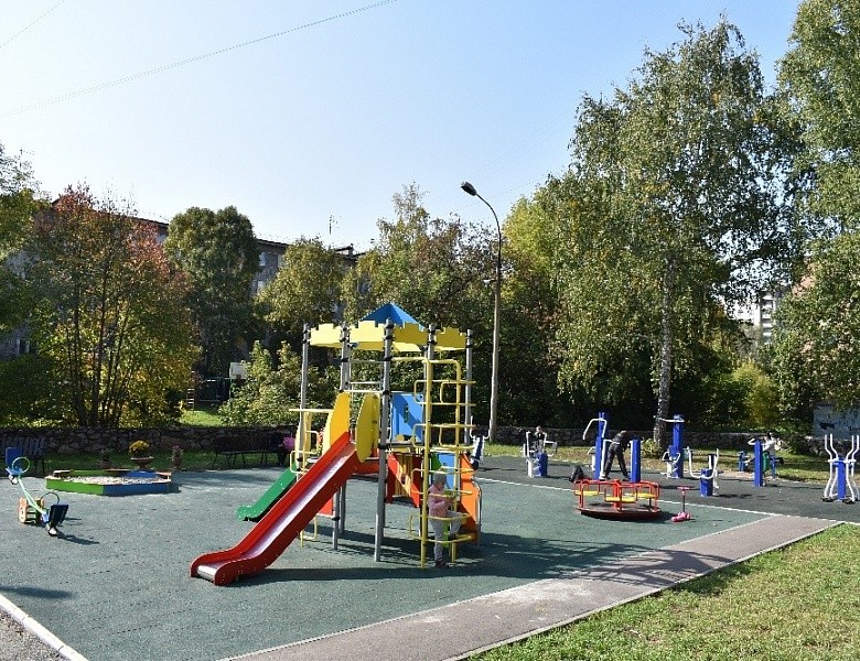 Новую детскую площадку открыли в Первомайском районе 
