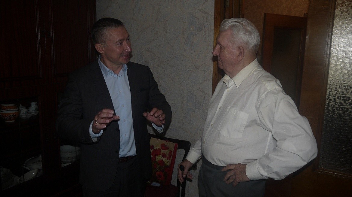 Виталий Новоселов поздравил с 80-летием Валерия Михайловича Климова 