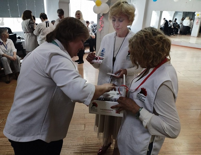 Больше, чем цветы: стартовала всероссийская благотворительная акция помощи ветеранам «Красная гвоздика».