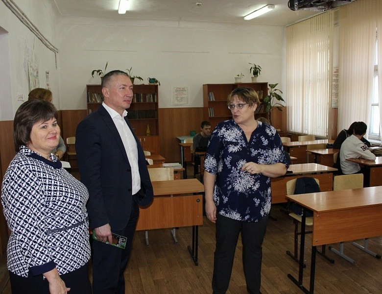 27 ноября состоялся рабочий визит главы администрации Первомайского района Виталия Новоселова в МБОУ СОШ №147.