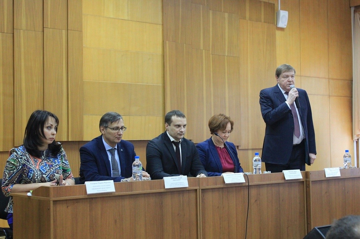 7 декабря в большом зале администрации Первомайского района состоялась встреча с жителями района по разъяснению вопросов перехода на новую систему обращения с отходами в регионе. 