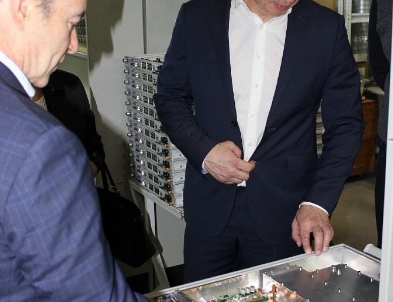 18 октября глава администрации Первомайского района Виталий Новоселов в рамках информационного дня мэрии города Новосибирска совершил ознакомительный визит на предприятие «НПП Триада-ТВ». 