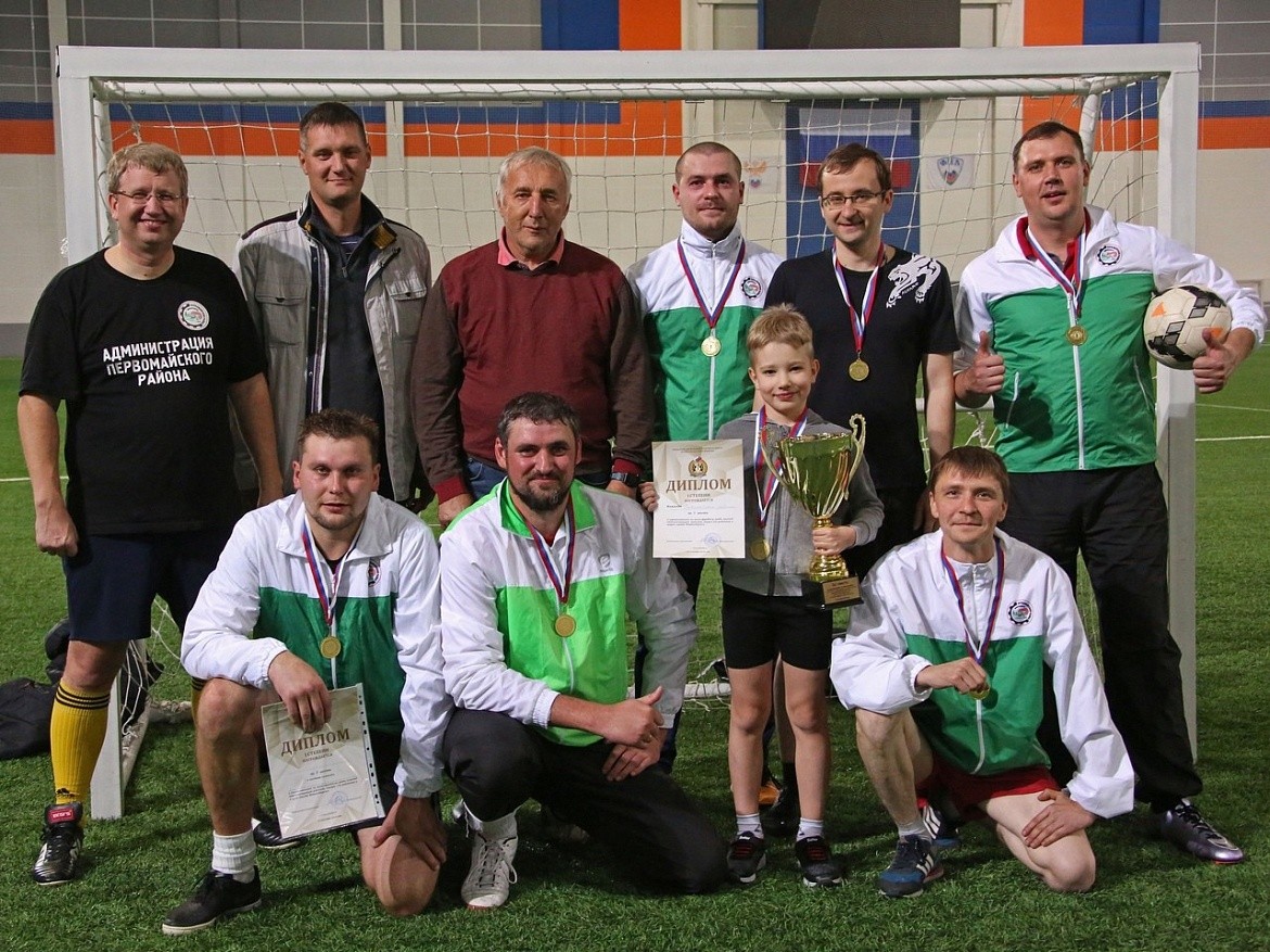 Команда администрации Первомайского района обыграла мэрию в мини-футбол