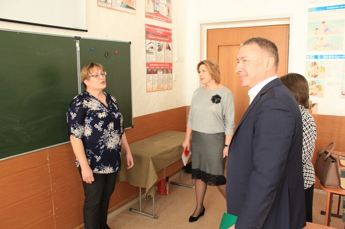 27 ноября состоялся рабочий визит главы администрации Первомайского района Виталия Новоселова в МБОУ СОШ №147.