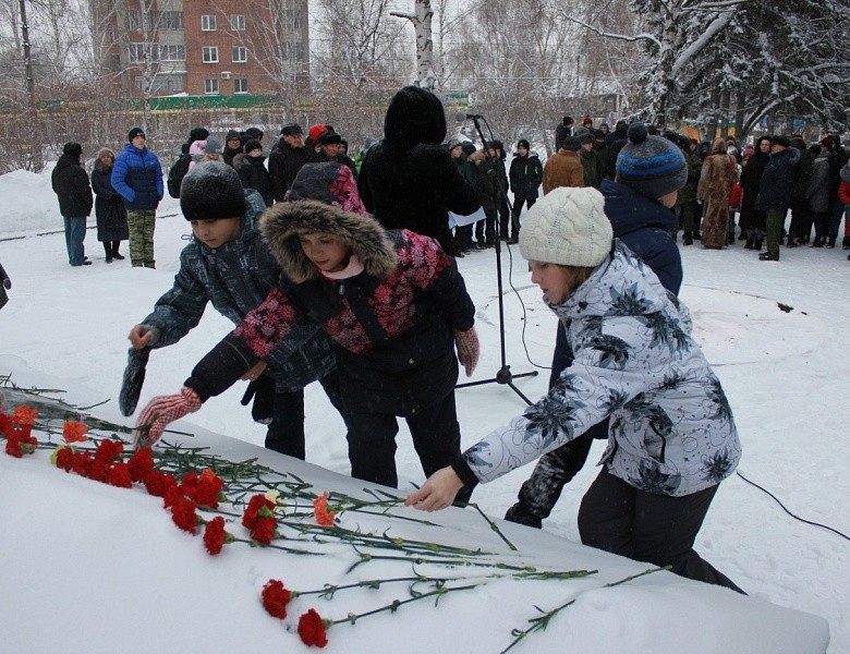 3 декабря на Монументе Славы Первомайского района состоялся митинг, посвященный Дню неизвестного солдата. 